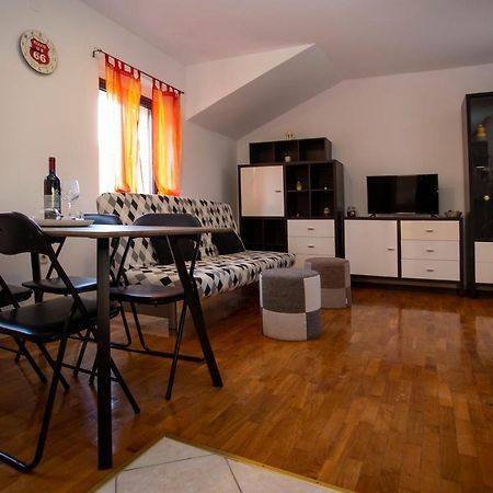Apartment Kika พูลา ภายนอก รูปภาพ