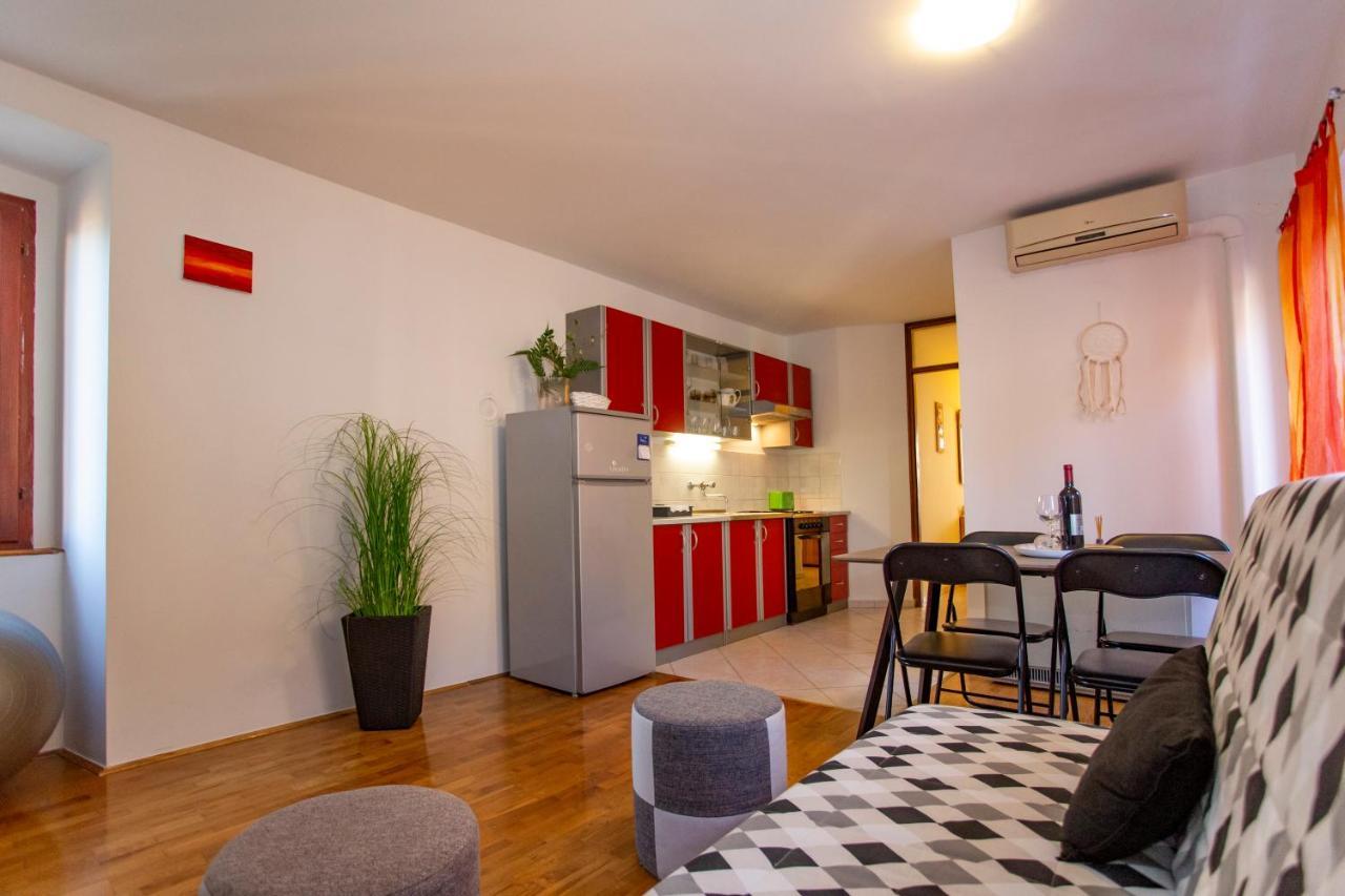 Apartment Kika พูลา ภายนอก รูปภาพ