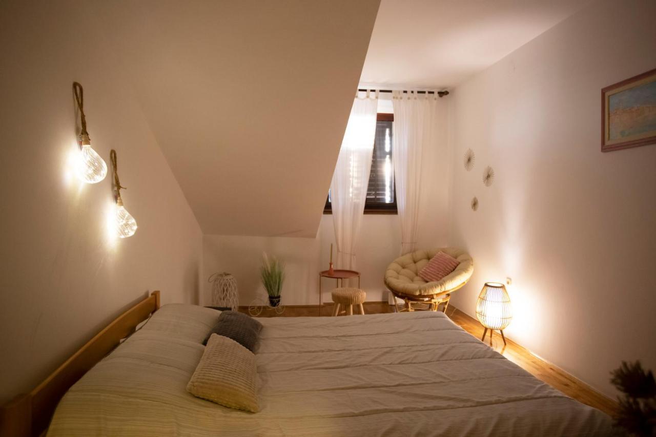 Apartment Kika พูลา ภายนอก รูปภาพ