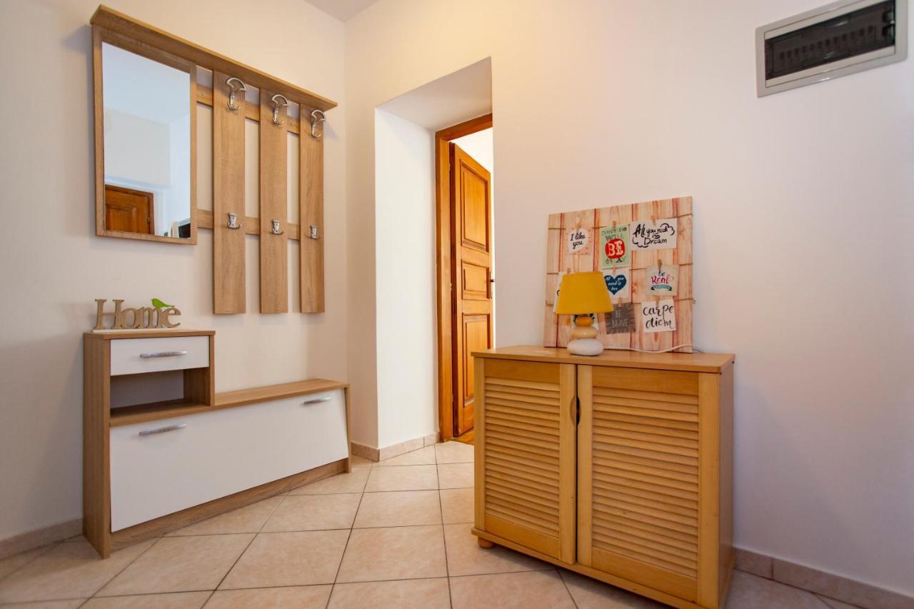 Apartment Kika พูลา ภายนอก รูปภาพ
